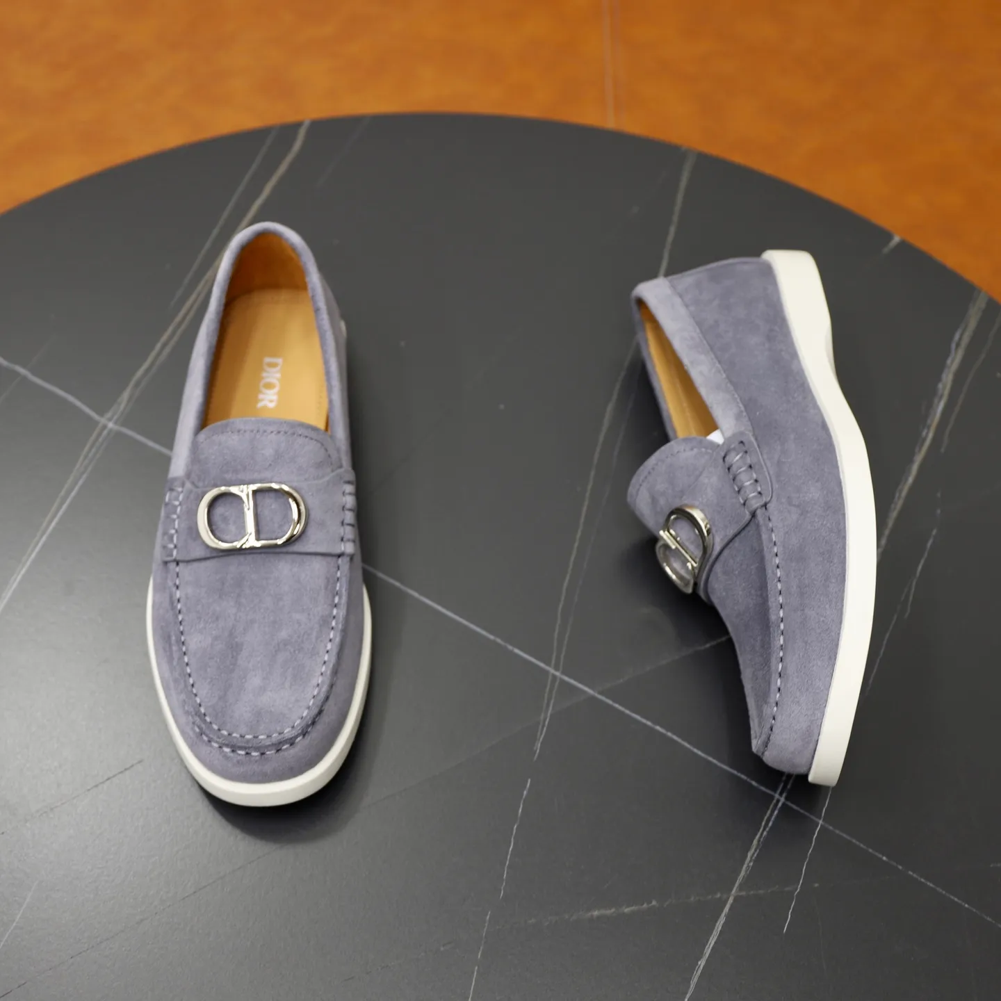 Ex-factory price: 540🙅‍♂️🙅‍♂️🙅‍♂️ Brand: Dior DIOR Standard code: Men's code 38/44 (45 can be customized) Grade: Same as the official website Material: Original cowhide stitching, cowhide lining, original TPU wear-resistant soft outsole Style categories: Leisure and sports version, footwear for driving, young fashion, European and American trends, British style Color: actual picture color